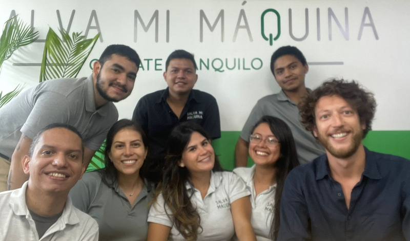 Equipo de la tienda de San Francisco de Salva Mi Máquina